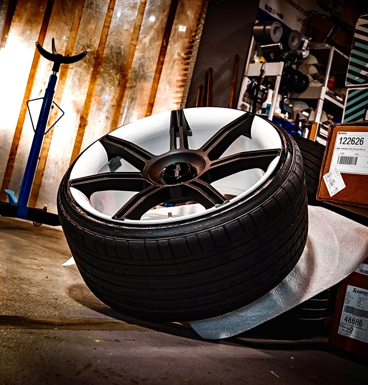 Bild eines Rads mit Rotiform Felge